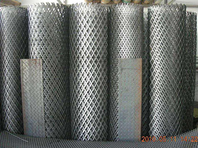 钢架板安装的临时支撑设置